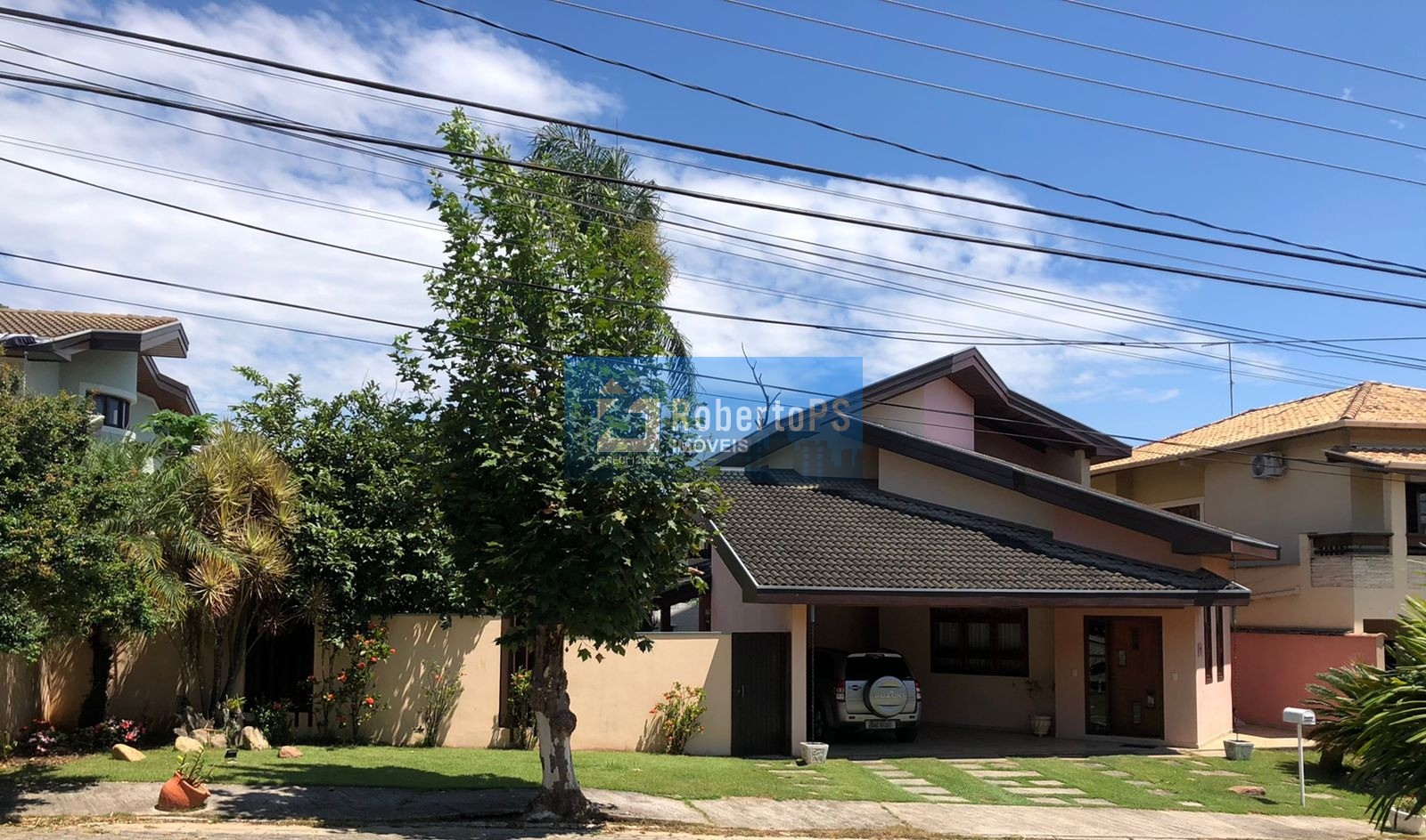 Linda casa assobradada no condomínio portal da mata em caçap