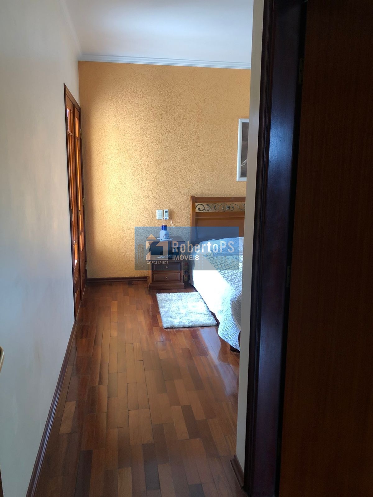 Linda casa assobradada no Condomínio Portal da Mata em Caçapava de 3 dormitórios com suíte e closet.