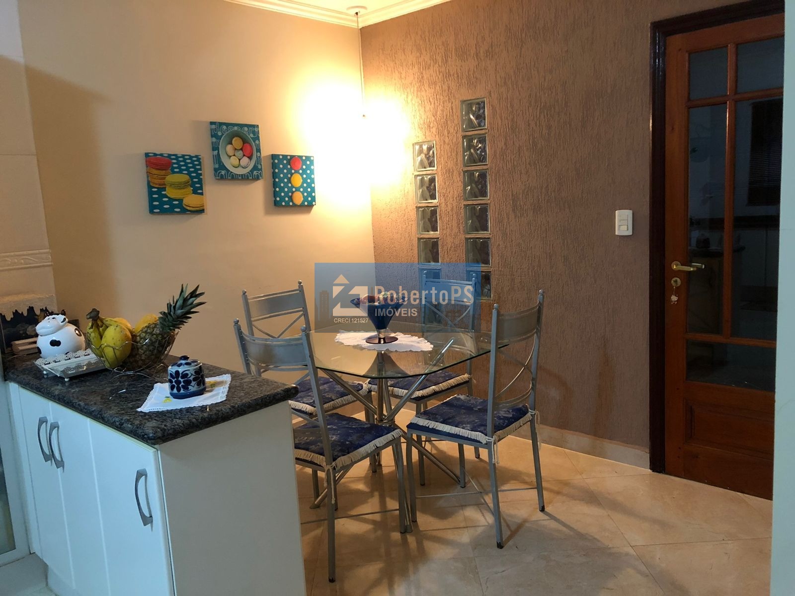 Linda casa assobradada no Condomínio Portal da Mata em Caçapava de 3 dormitórios com suíte e closet.