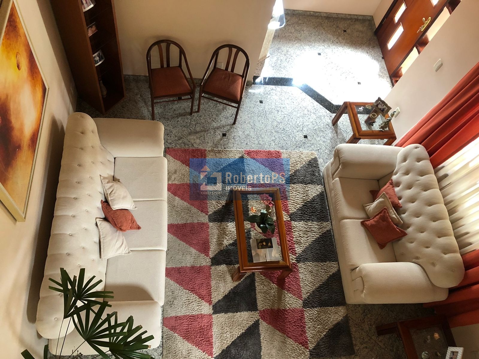 Linda casa assobradada no Condomínio Portal da Mata em Caçapava de 3 dormitórios com suíte e closet.