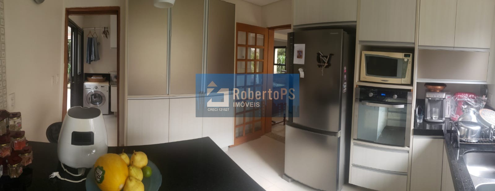 Sobrado com 4 quartos / 2 suítes com consultório em anexo e piscina
