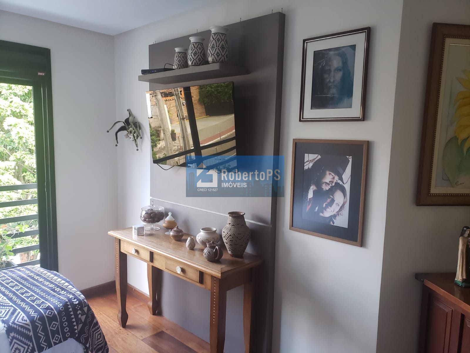 Sobrado com 4 quartos / 2 suítes com consultório em anexo e piscina