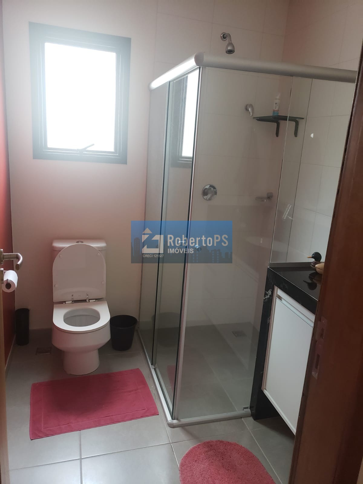 Sobrado com 4 quartos / 2 suítes com consultório em anexo e piscina