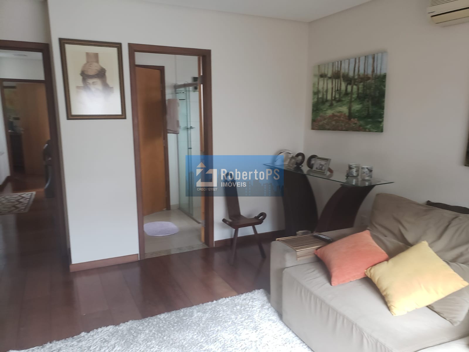 Sobrado com 4 quartos / 2 suítes com consultório em anexo e piscina