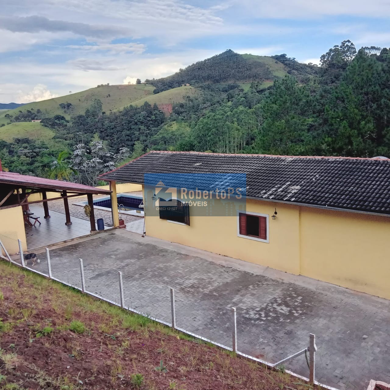 Chácara de 24000m2 (1 alqueire) com localização e vista maravilhosa