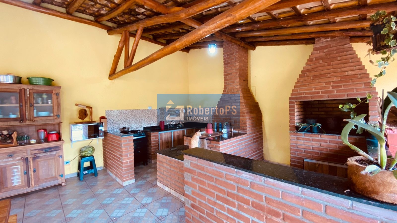 Chácara de 24000m2 (1 alqueire) com localização e vista mara
