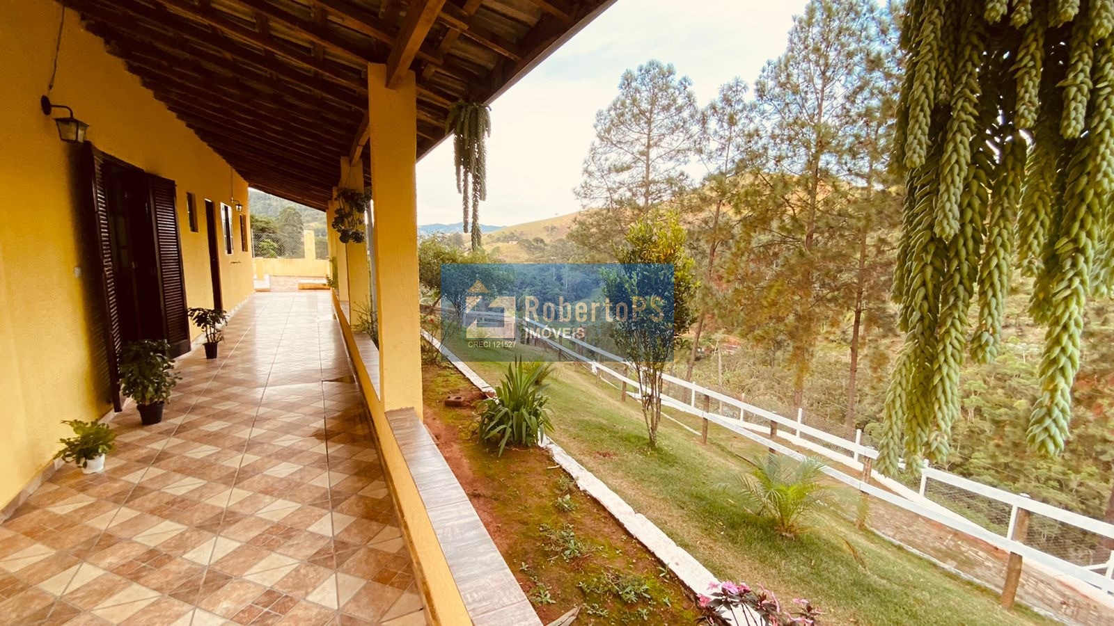 Chácara de 24000m2 (1 alqueire) com localização e vista mara