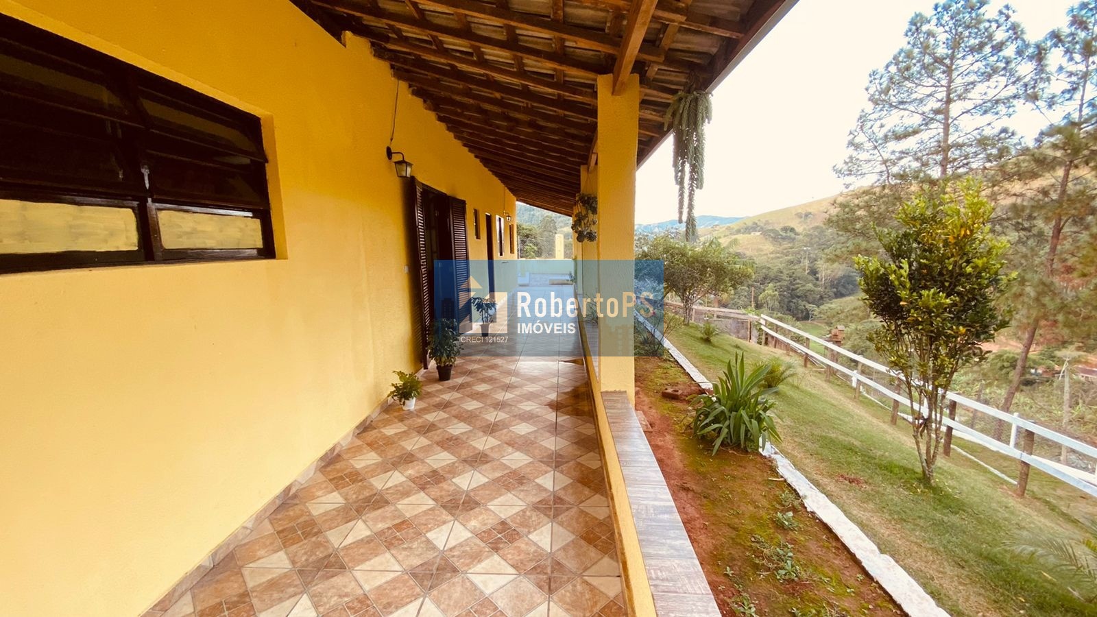Chácara de 24000m2 (1 alqueire) com localização e vista mara