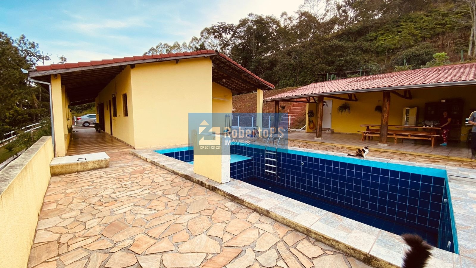 Chácara de 24000m2 (1 alqueire) com localização e vista mara