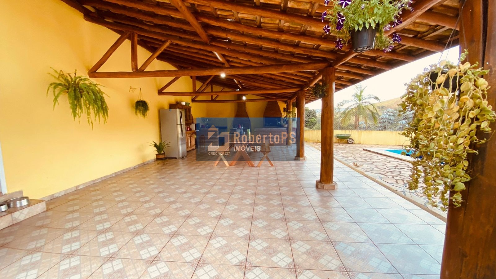 Chácara de 24000m2 (1 alqueire) com localização e vista mara