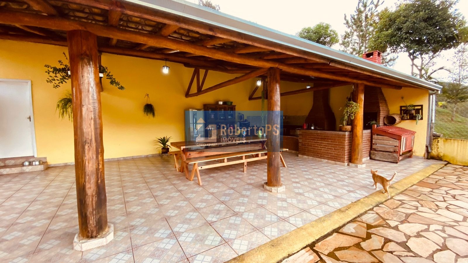 Chácara de 24000m2 (1 alqueire) com localização e vista mara