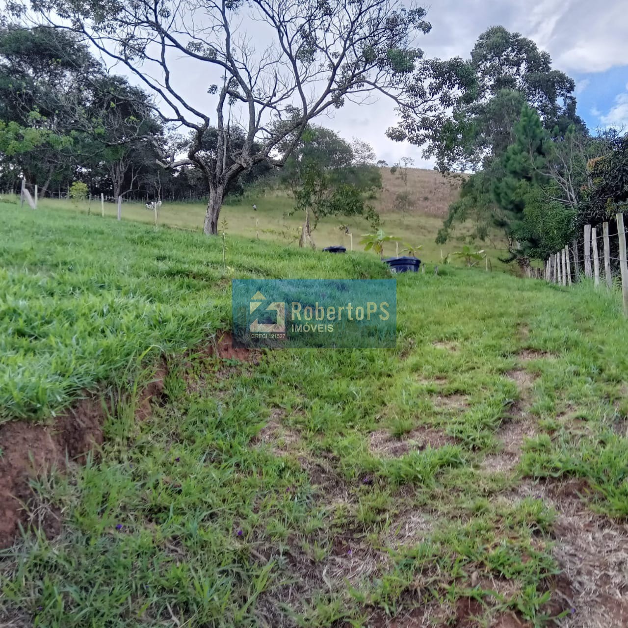Chácara de 24000m2 (1 alqueire) com localização e vista maravilhosa