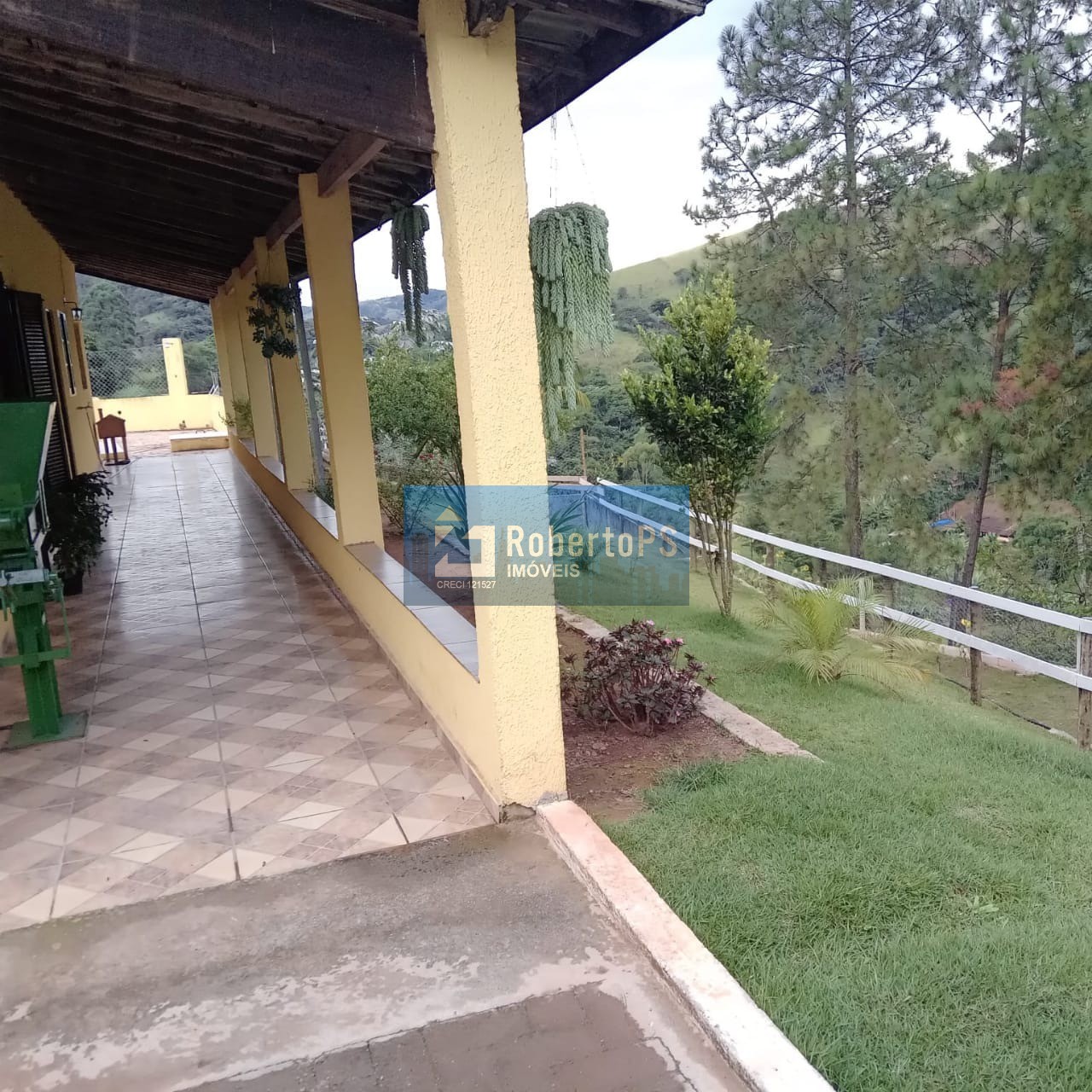 Chácara de 24000m2 (1 alqueire) com localização e vista mara
