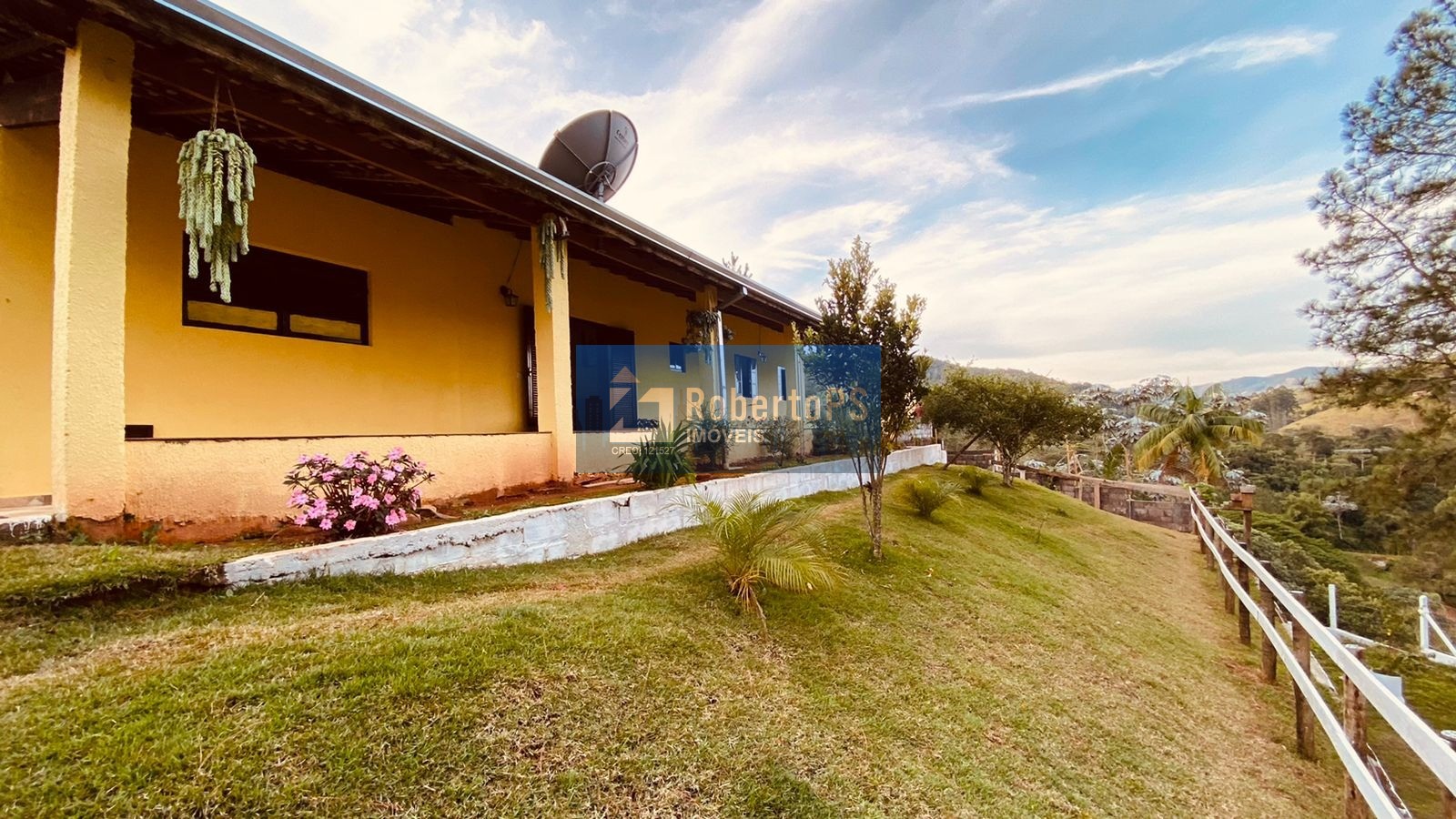Chácara de 24000m2 (1 alqueire) com localização e vista mara