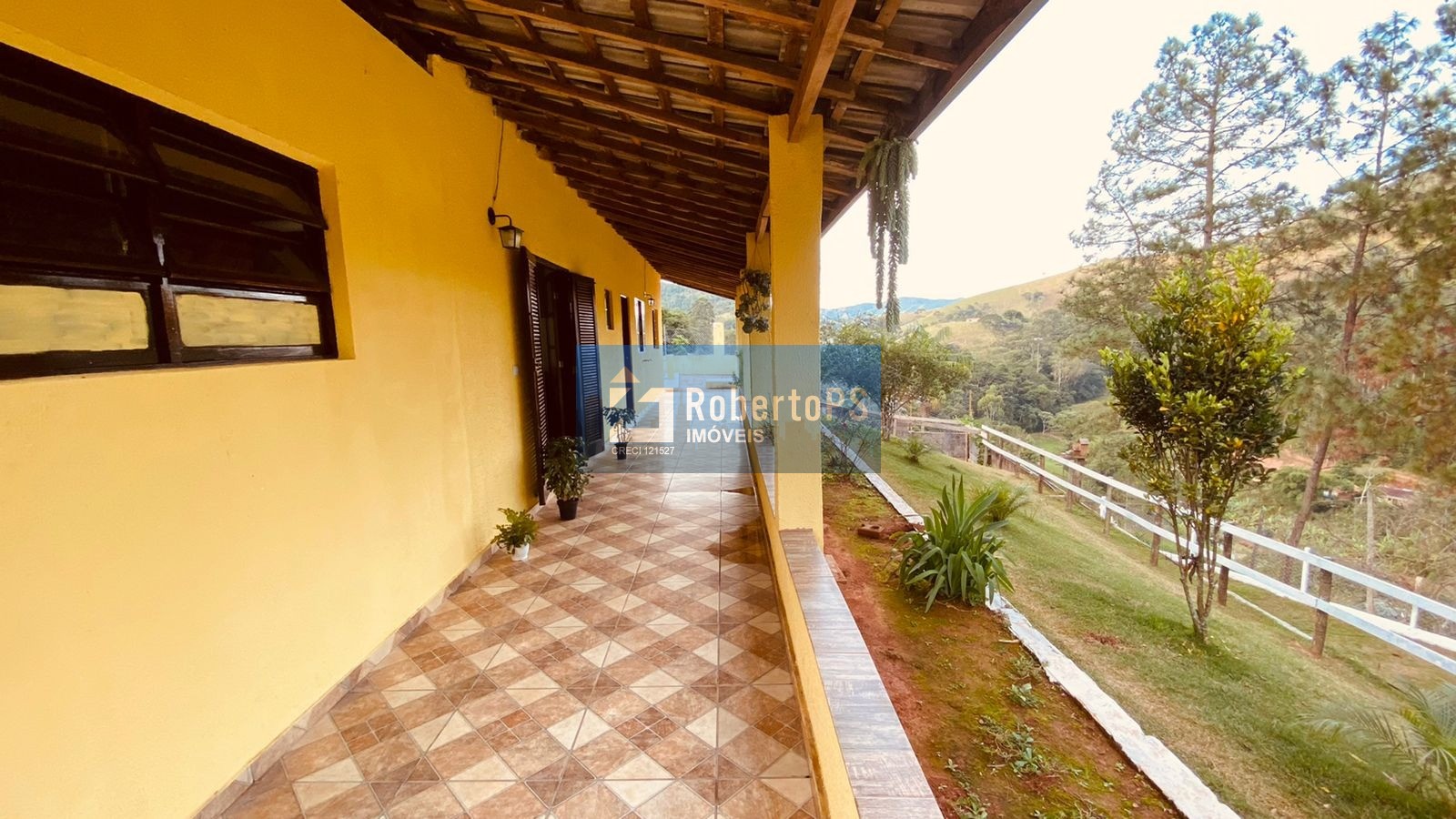Chácara de 24000m2 (1 alqueire) com localização e vista mara