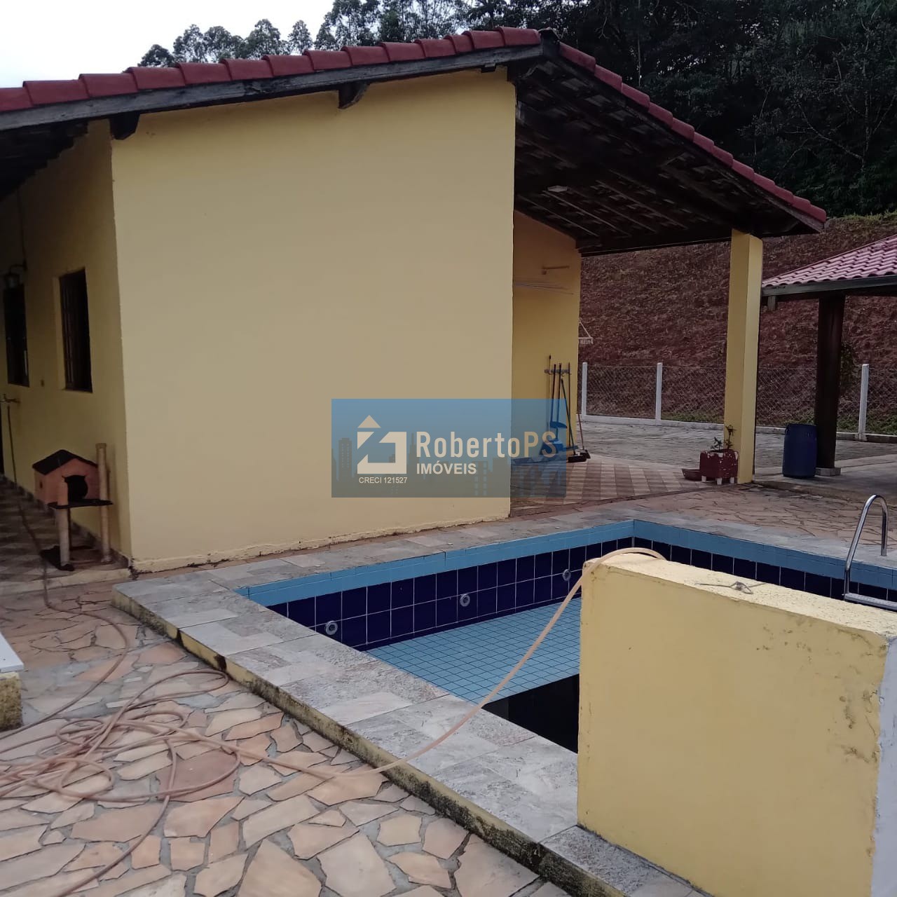 Chácara de 24000m2 (1 alqueire) com localização e vista mara