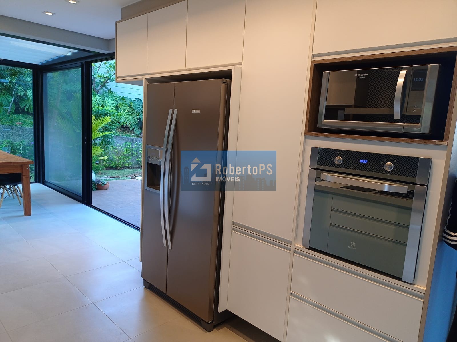 Casa de alto padrão em condomínio Alphaville II em São José dos Campos-SP: 3 quartos, 3 suítes, 3 salas, 5 banheiros, 4 vagas, 350m².