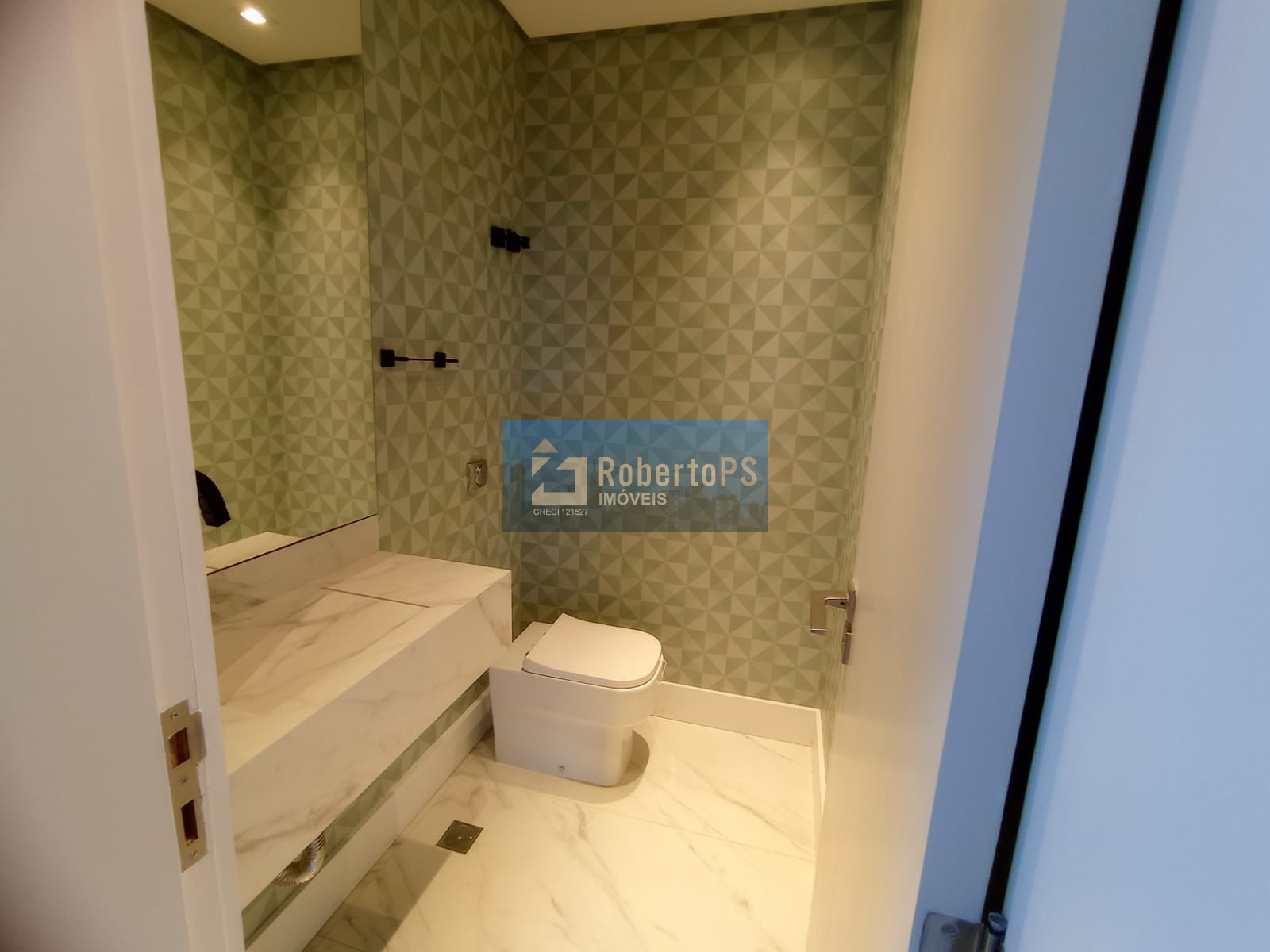 Casa de alto padrão em condomínio Alphaville II em São José dos Campos-SP: 3 quartos, 3 suítes, 3 salas, 5 banheiros, 4 vagas, 350m².