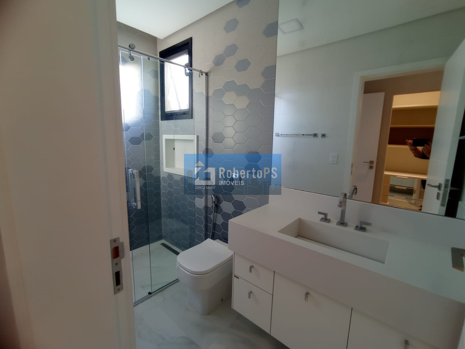 Casa de alto padrão em condomínio Alphaville II em São José dos Campos-SP: 3 quartos, 3 suítes, 3 salas, 5 banheiros, 4 vagas, 350m².
