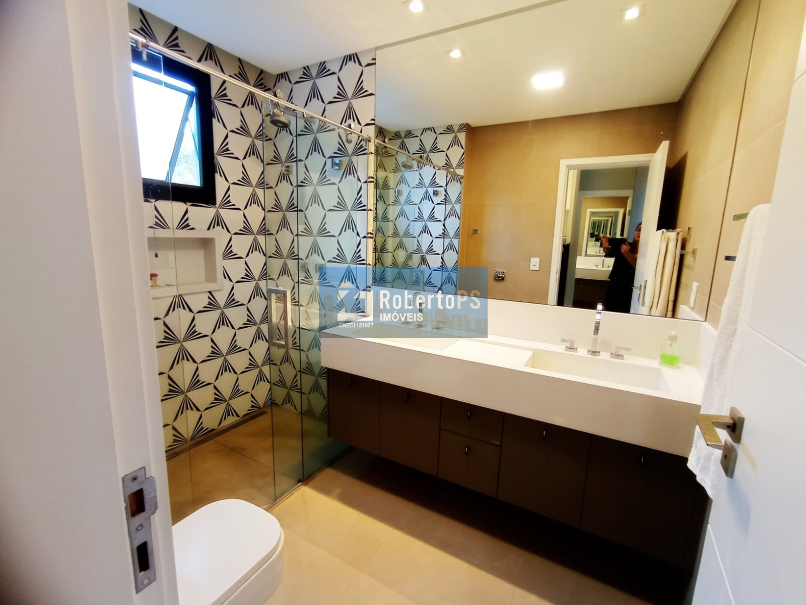 Casa de alto padrão em condomínio Alphaville II em São José dos Campos-SP: 3 quartos, 3 suítes, 3 salas, 5 banheiros, 4 vagas, 350m².