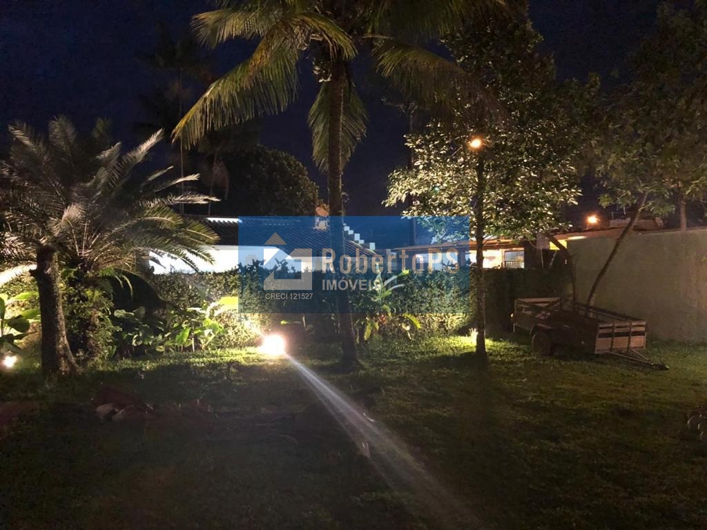 Magnífica Casa de Luxo à Venda em Ubatuba-SP, Bairro Maranduba - 3 Quartos, 3 Suítes, 2 Salas, 6 Banheiros, 2 Vagas, 600 m².