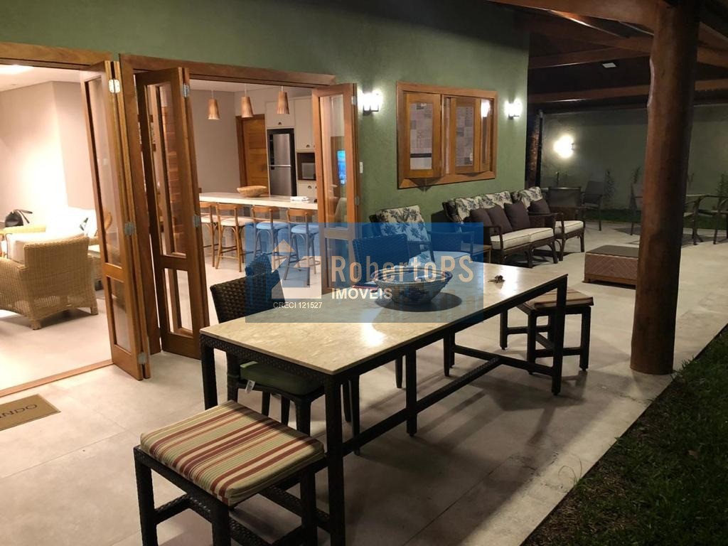 Magnífica Casa de Luxo à Venda em Ubatuba-SP, Bairro Maranduba - 3 Quartos, 3 Suítes, 2 Salas, 6 Banheiros, 2 Vagas, 600 m².