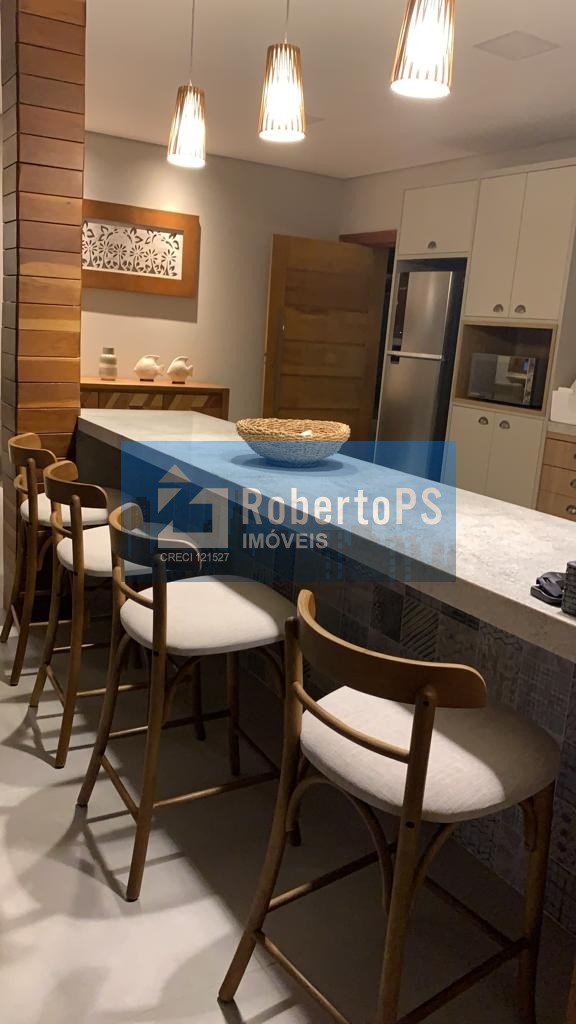 Magnífica Casa de Luxo à Venda em Ubatuba-SP, Bairro Maranduba - 3 Quartos, 3 Suítes, 2 Salas, 6 Banheiros, 2 Vagas, 600 m².