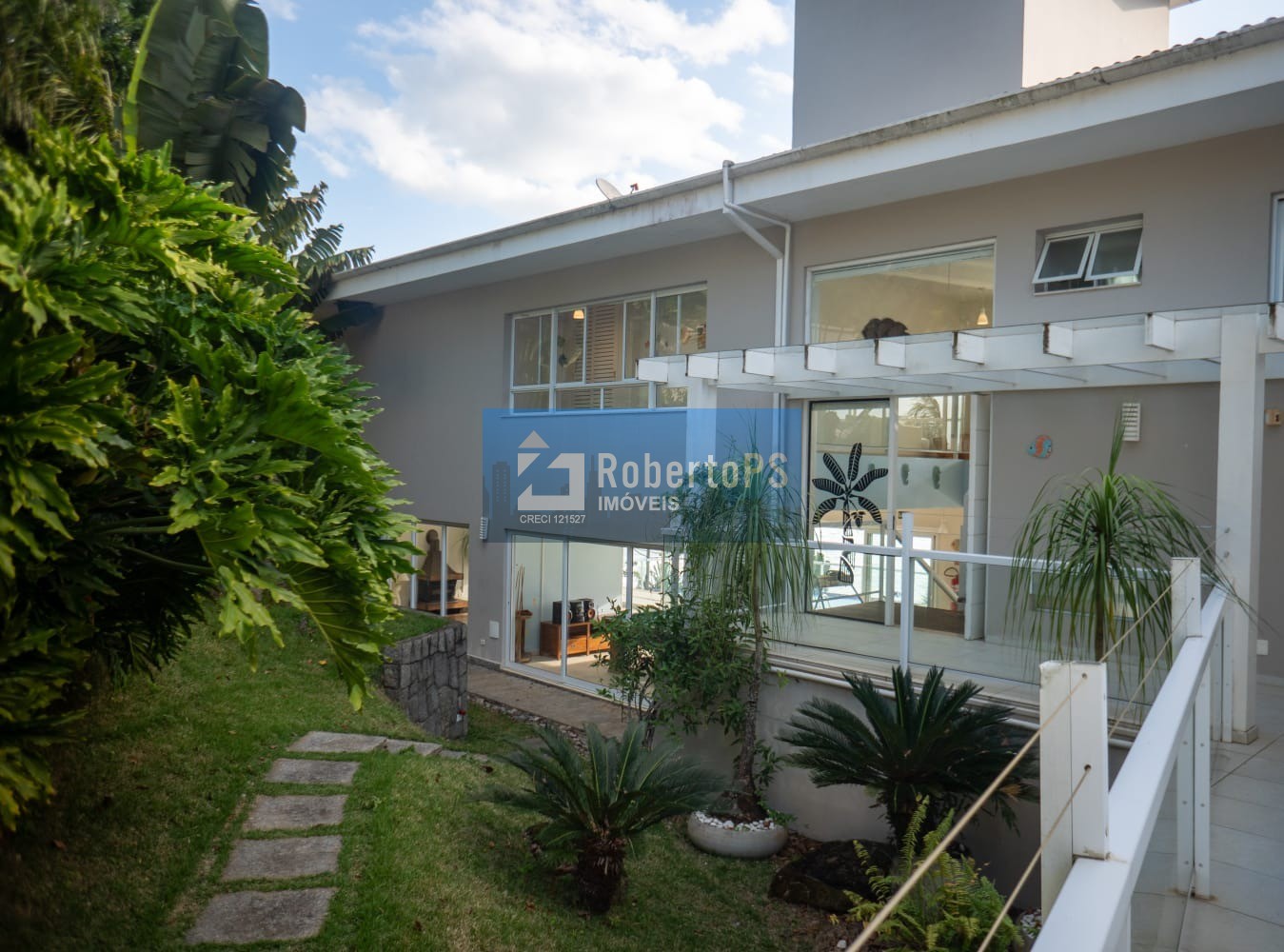 Oportunidade única: Pousada à venda em Ubatuba-SP, Centro - 20 quartos, 20 suítes, 60 salas, 22 banheiros, 20 vagas, 884m².
