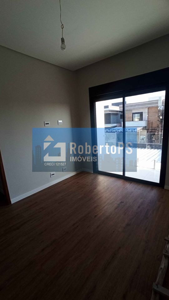 Casa em Condomínio à Venda em São José dos Campos-SP, 4 quartos, 1 suíte, 2 salas, 5 banheiros, 2 vagas, 241m². Venha Conferir!