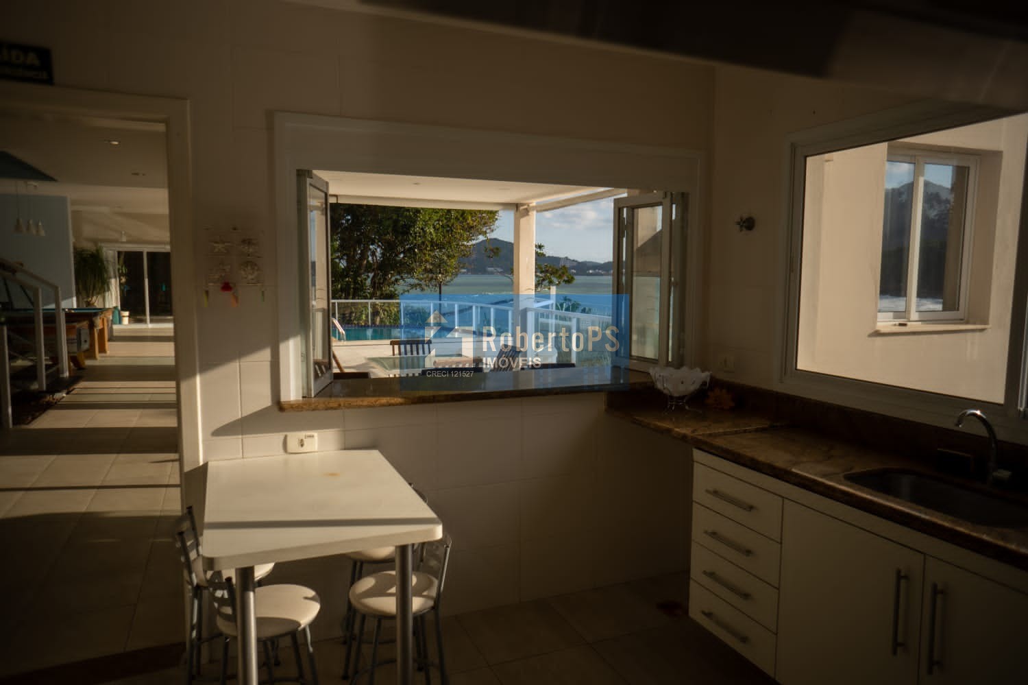 Oportunidade única: Pousada à venda em Ubatuba-SP, Centro - 20 quartos, 20 suítes, 60 salas, 22 banheiros, 20 vagas, 884m².