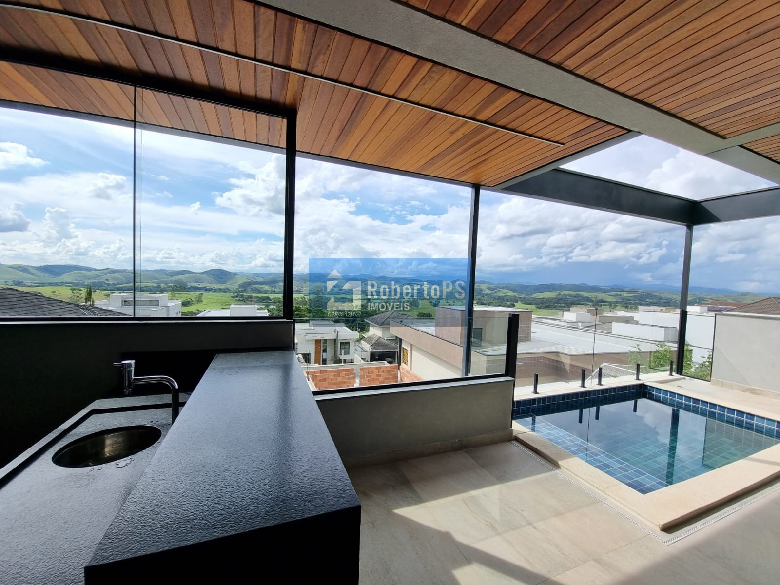 Casa maravilhosa 4 suítes, área gourmet e piscina aquecida no Urbanova