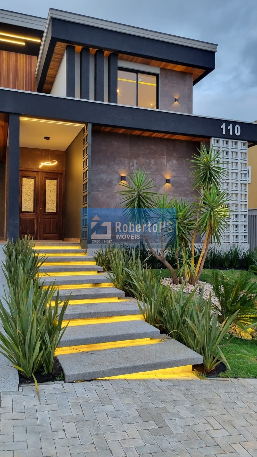 Casa maravilhosa 4 suítes, área gourmet e piscina aquecida no Urbanova