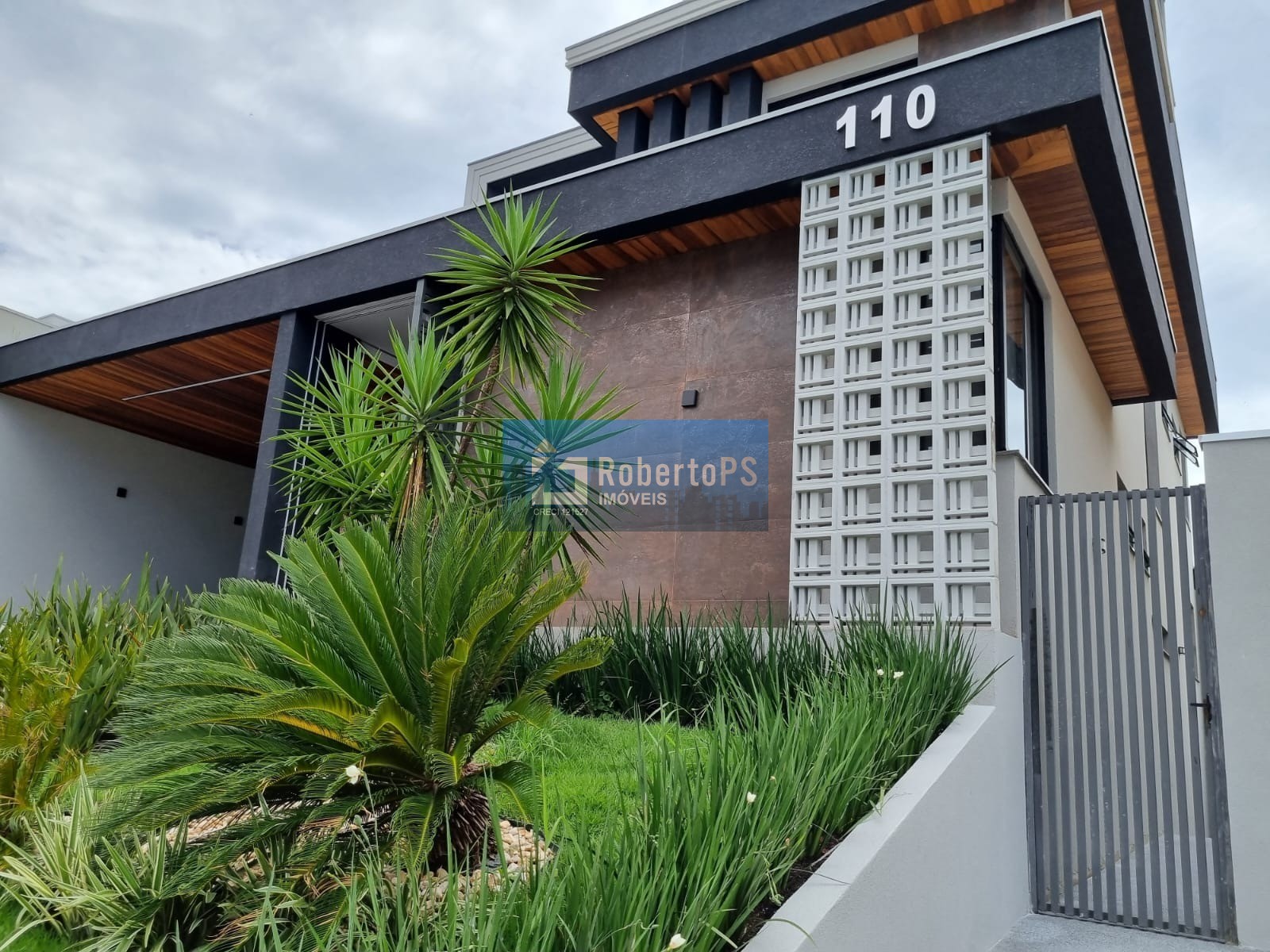 Casa maravilhosa 4 suítes, área gourmet e piscina aquecida no Urbanova