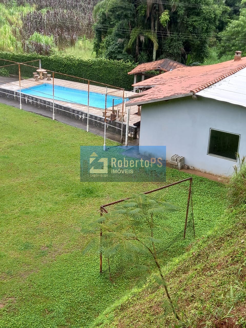 Vendo Sitio de Luxo no Canto das Águas em Jacareí-SP: 3 quartos, 1 sala, 2 banheiros, 1 vaga de garagem, 28.000m² de área.