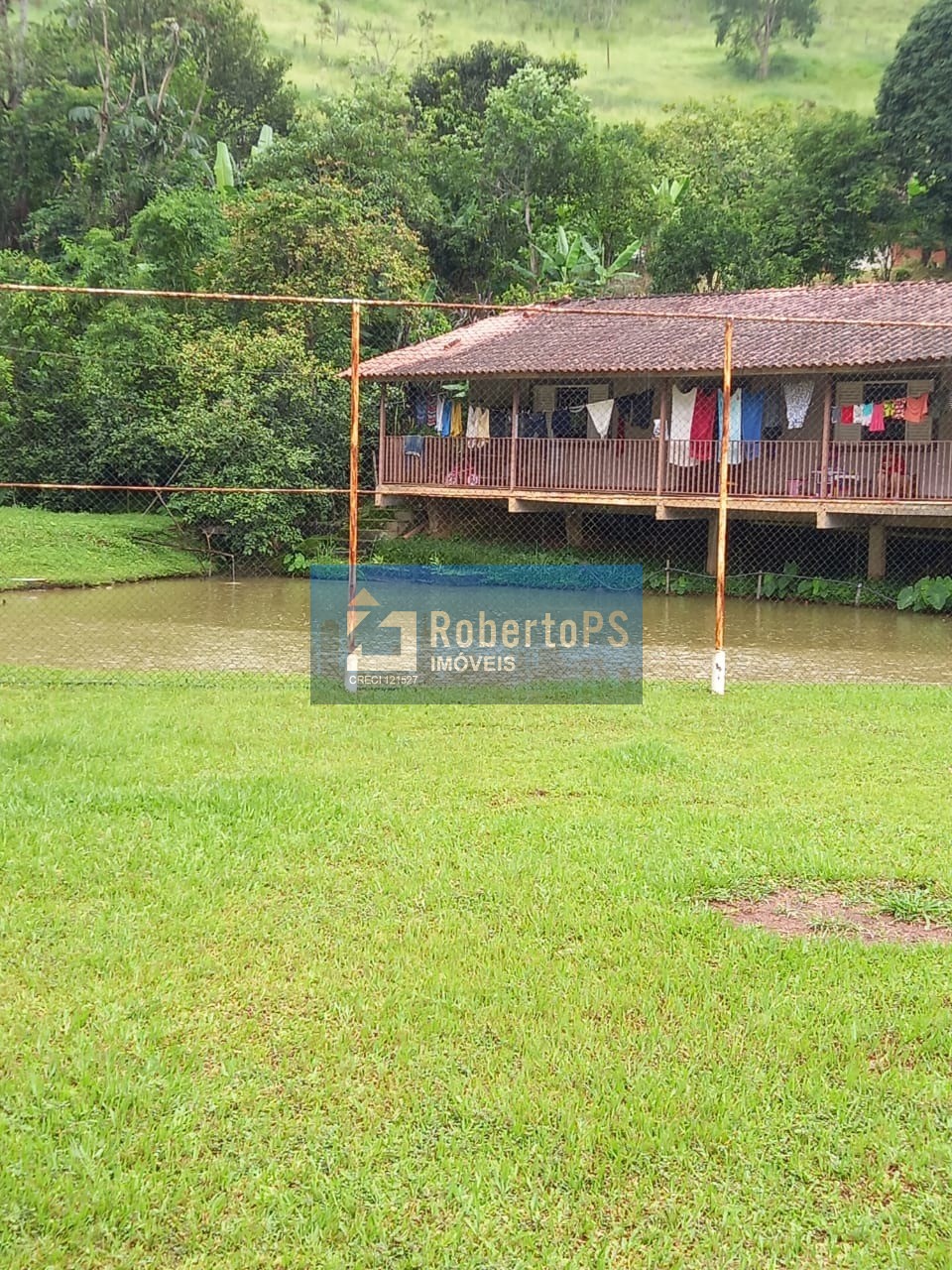 Vendo Sitio de Luxo no Canto das Águas em Jacareí-SP: 3 quartos, 1 sala, 2 banheiros, 1 vaga de garagem, 28.000m² de área.