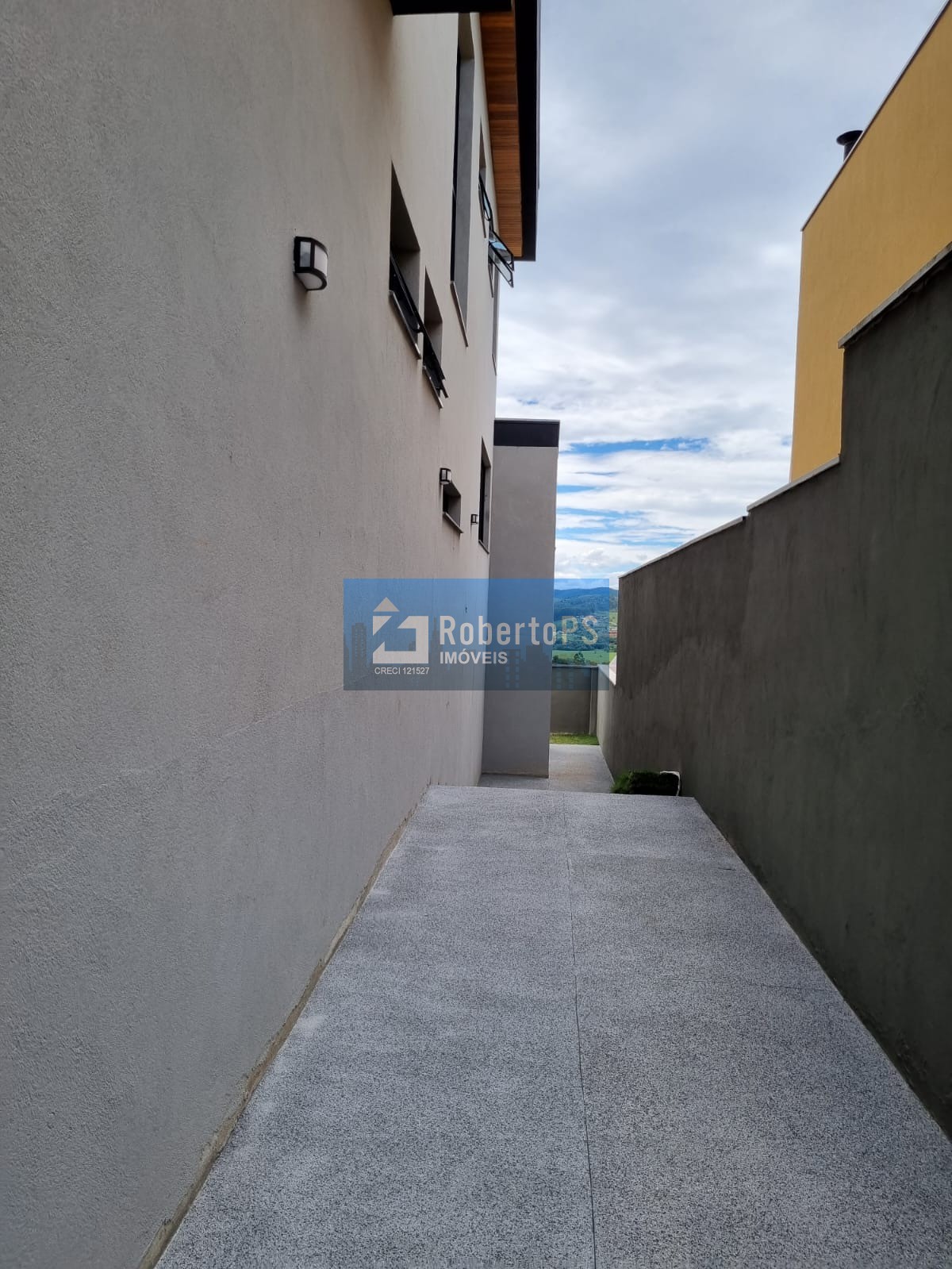 Casa maravilhosa 4 suítes, área gourmet e piscina aquecida no Urbanova