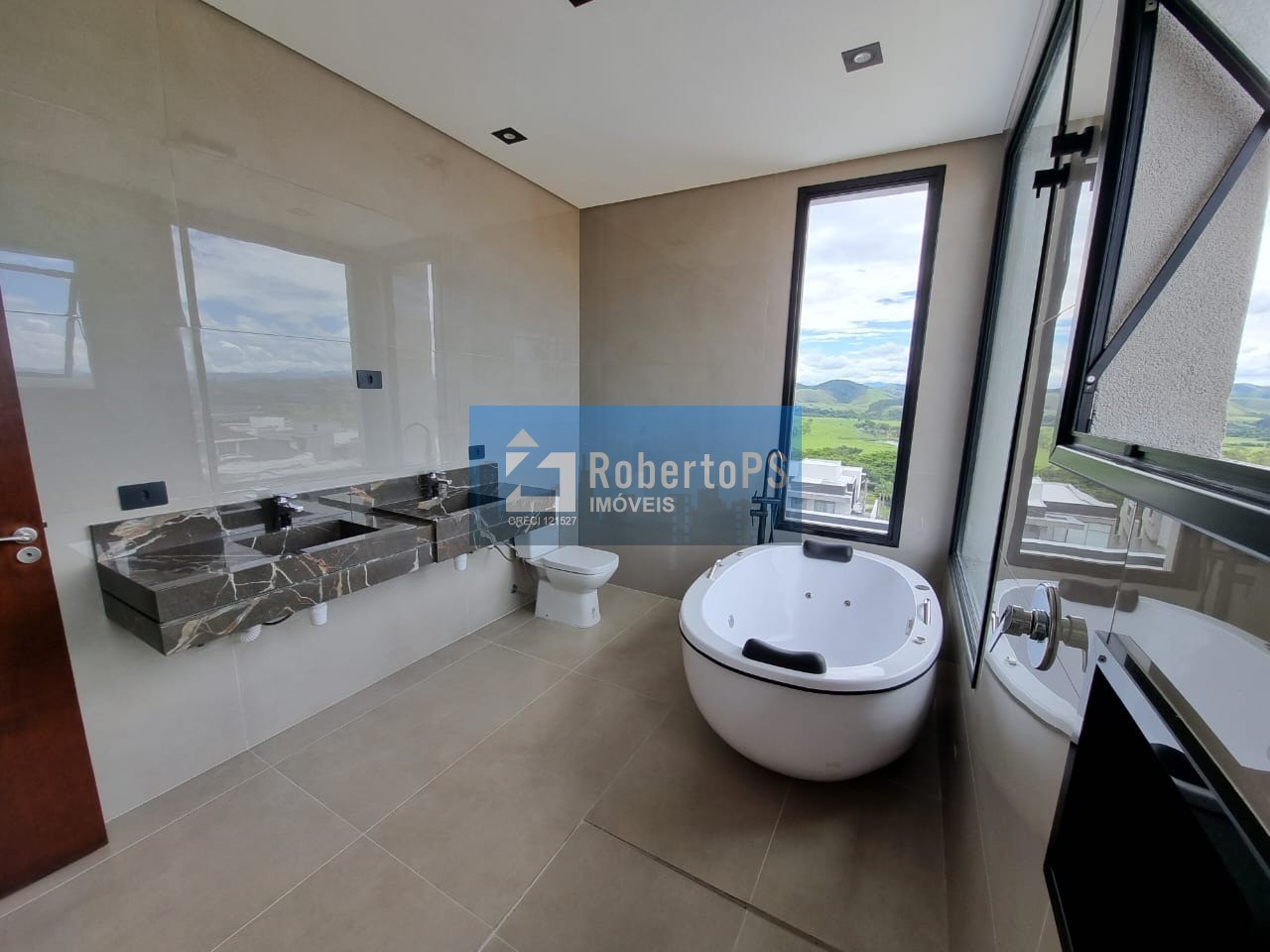 Casa maravilhosa 4 suítes, área gourmet e piscina aquecida no Urbanova
