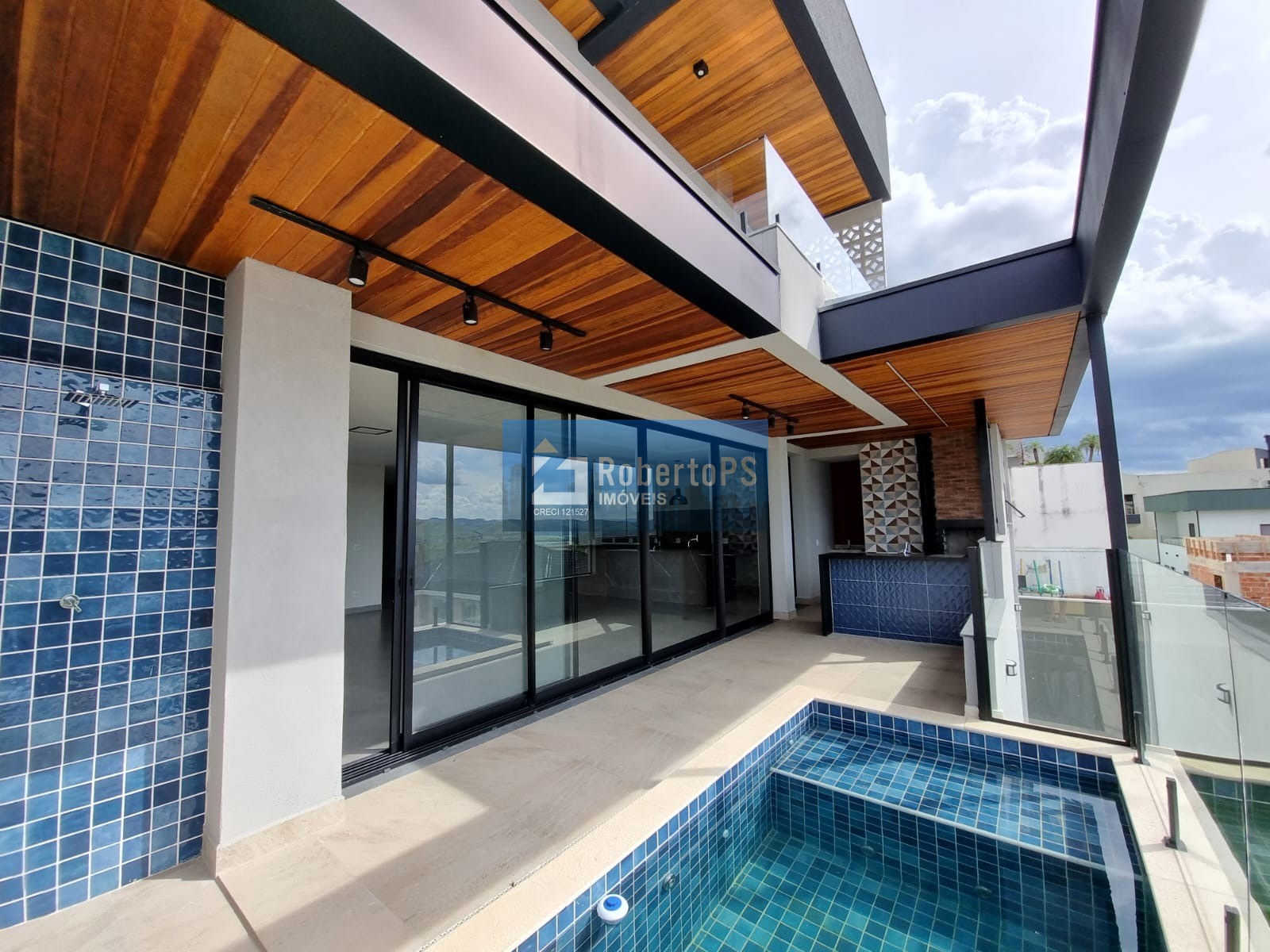 Casa maravilhosa 4 suítes, área gourmet e piscina aquecida no Urbanova