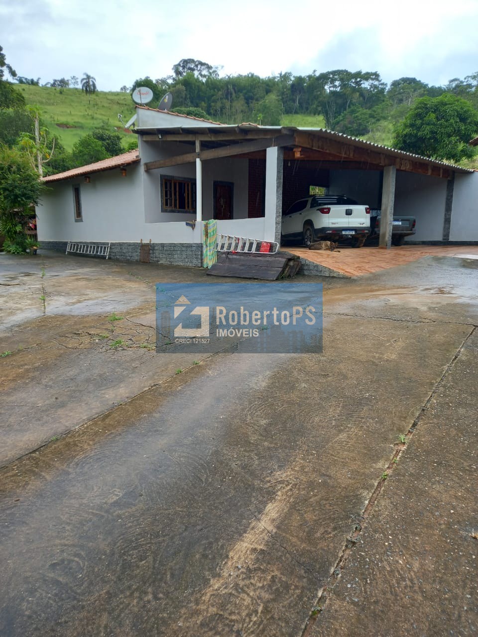 Vendo Sitio de Luxo no Canto das Águas em Jacareí-SP: 3 quartos, 1 sala, 2 banheiros, 1 vaga de garagem, 28.000m² de área.