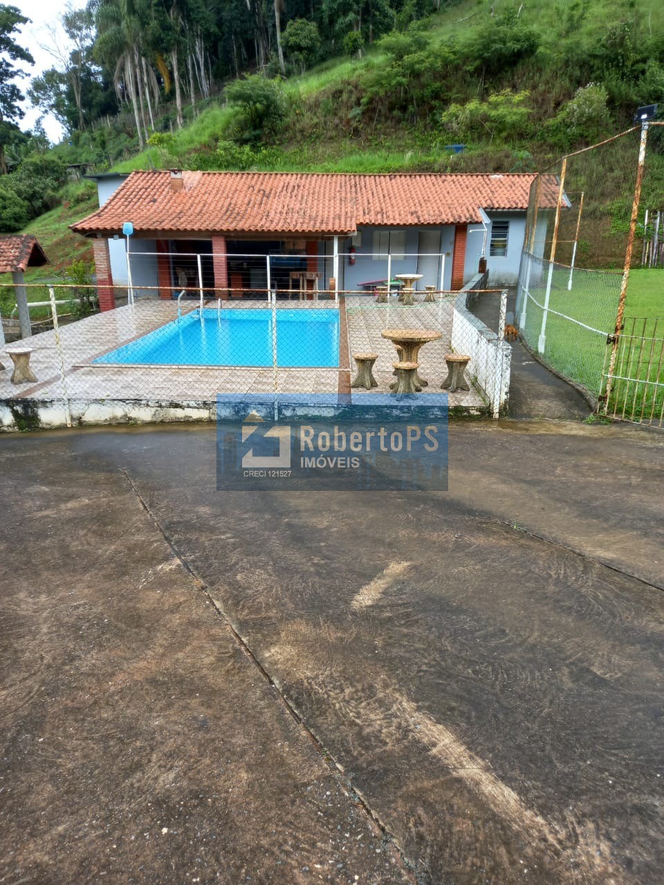 Vendo Sitio de Luxo no Canto das Águas em Jacareí-SP: 3 quartos, 1 sala, 2 banheiros, 1 vaga de garagem, 28.000m² de área.