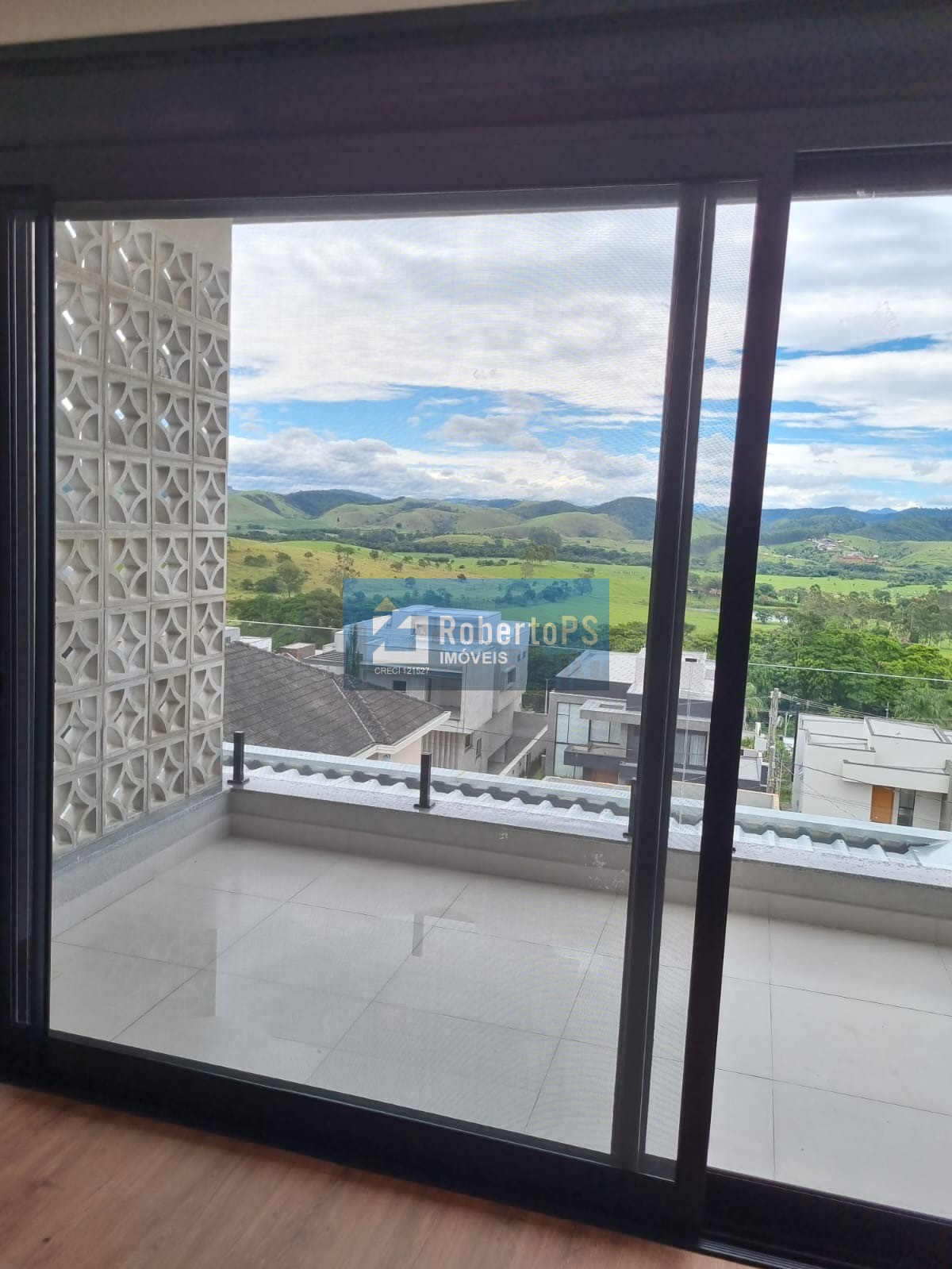 Casa maravilhosa 4 suítes, área gourmet e piscina aquecida no Urbanova