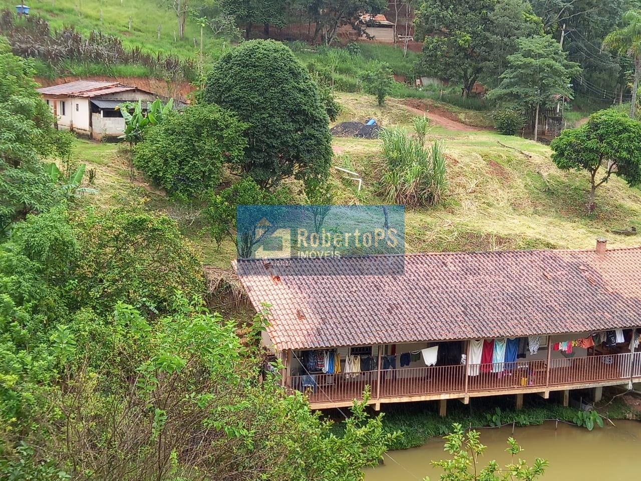 Vendo Sitio de Luxo no Canto das Águas em Jacareí-SP: 3 quartos, 1 sala, 2 banheiros, 1 vaga de garagem, 28.000m² de área.