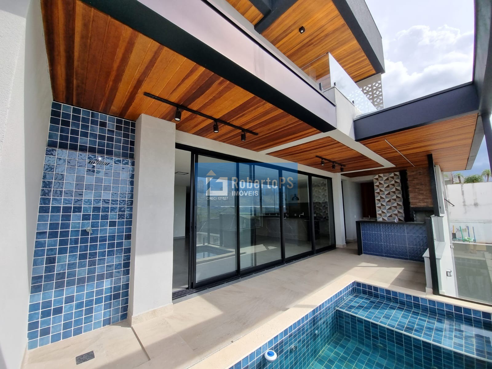 Casa maravilhosa 4 suítes, área gourmet e piscina aquecida no Urbanova