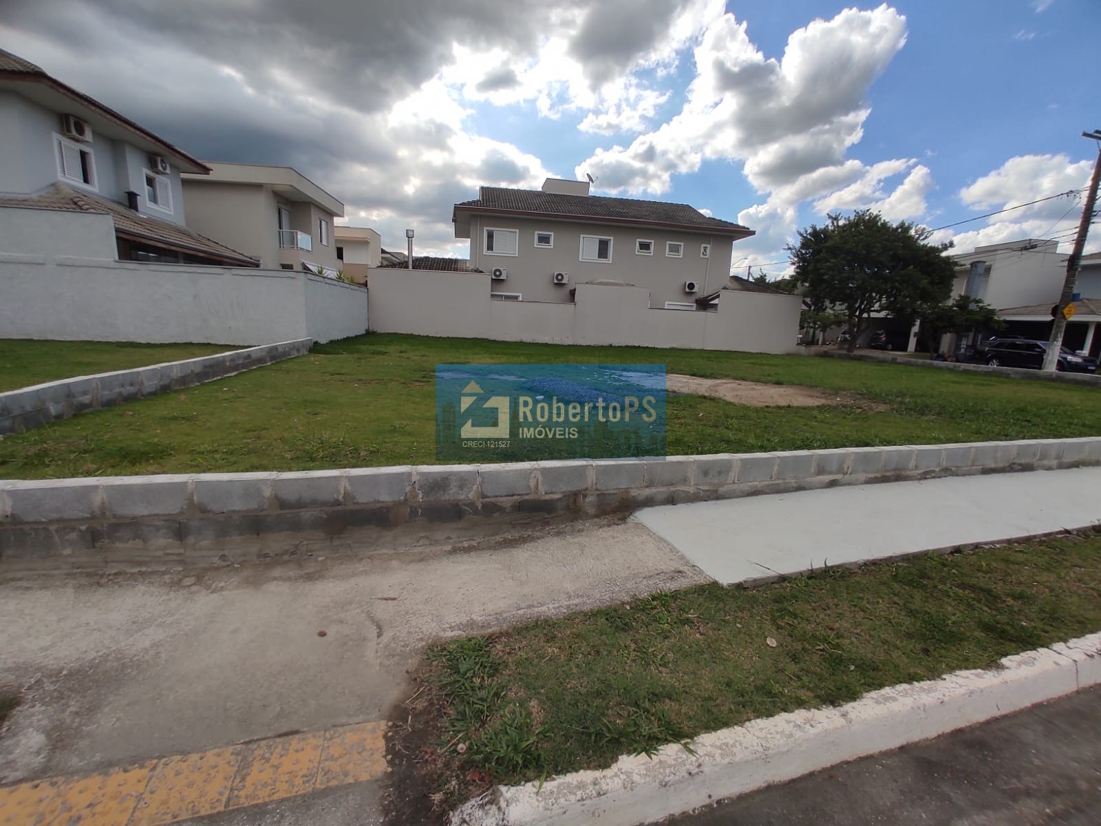Terreno de Esquina Plano 487 m2 Condomínio Altos da Serra 6 - Urbanova - São José dos Campos/SP R$ 1.010.000,00