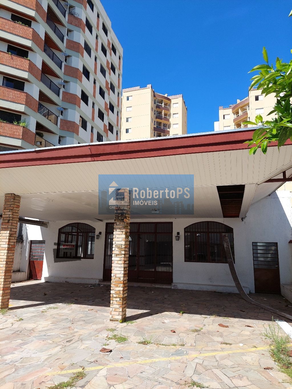 Aluga ou vende-se excelente casa térrea para fins comercial ou residencial muito bem localizada na Vila Adyanna
