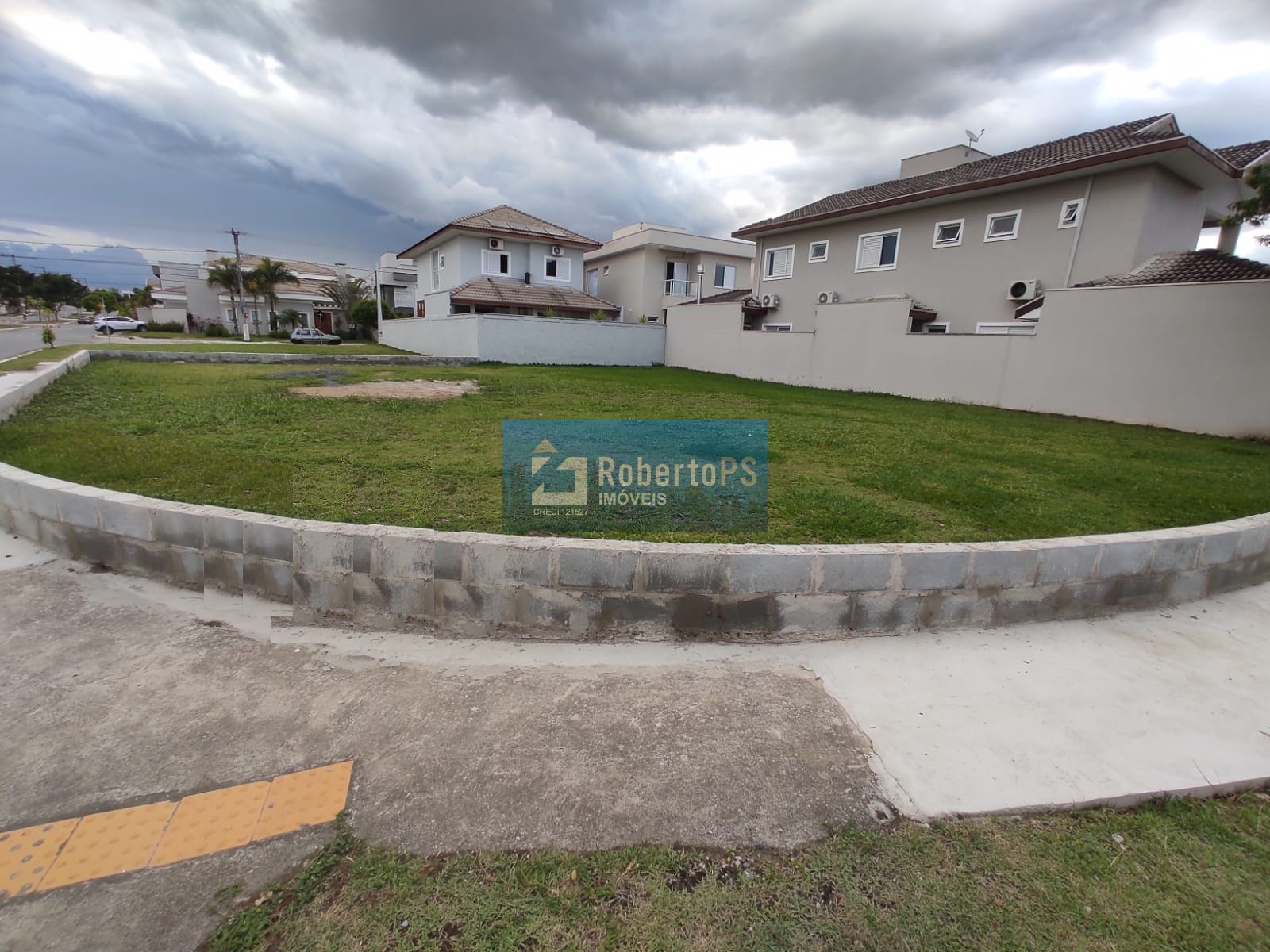 Terreno de Esquina Plano 487 m2 Condomínio Altos da Serra 6 - Urbanova - São José dos Campos/SP R$ 1.010.000,00