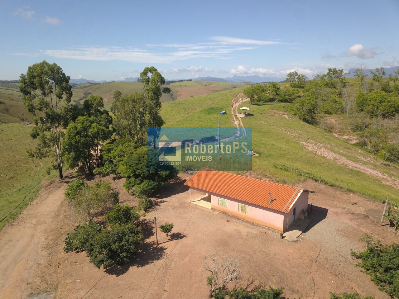 Fazenda de luxo à venda em serranos-mg: 3 quartos, 1 sala, 8
