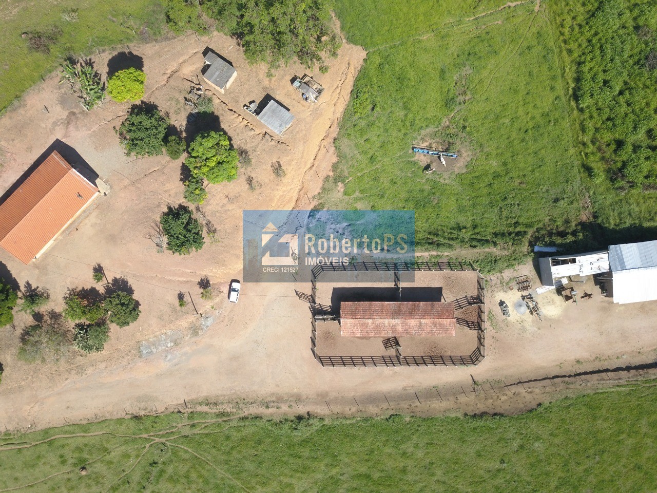 Fazenda de luxo à venda em serranos-mg: 3 quartos, 1 sala, 8
