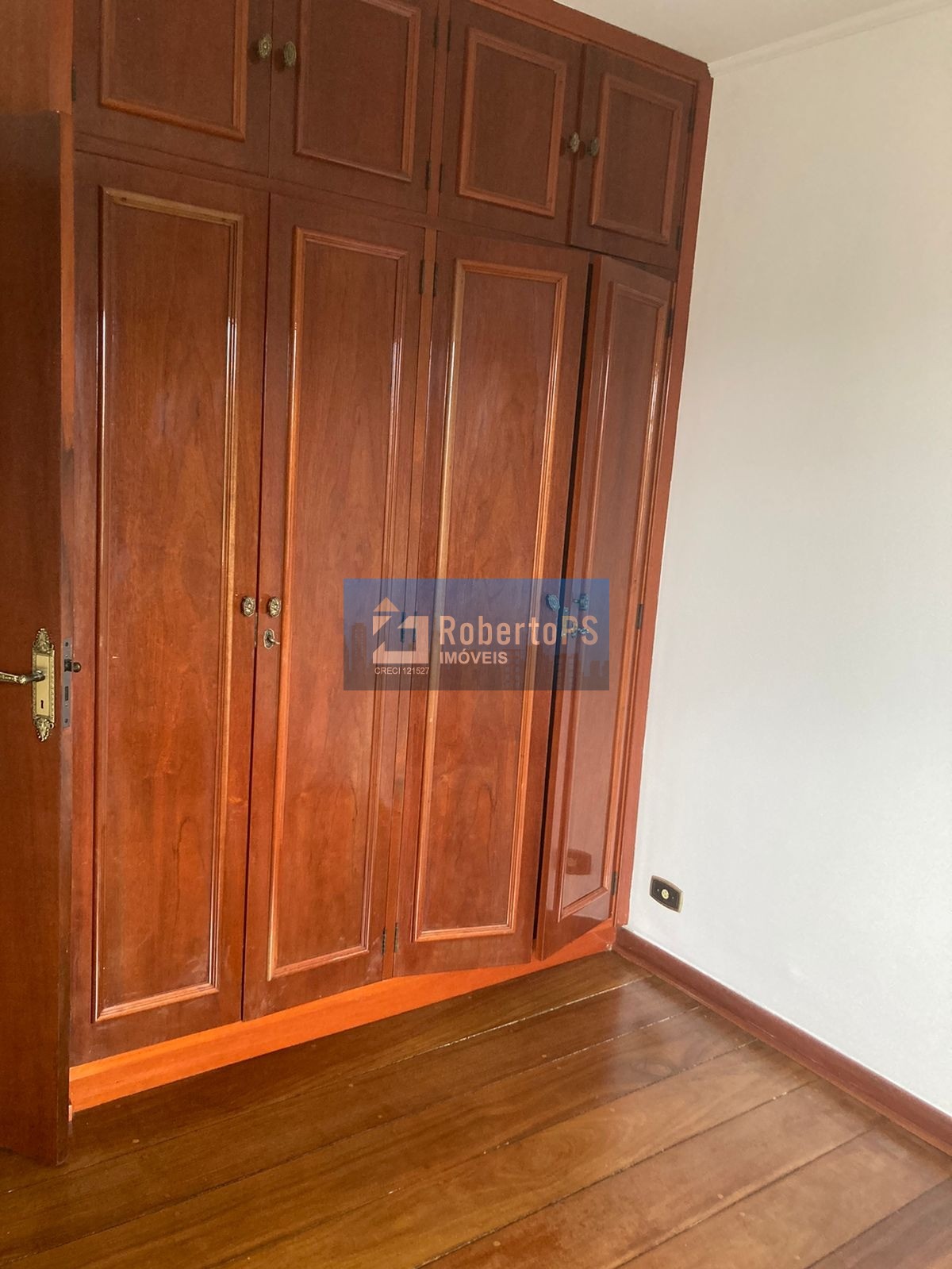 Abaixamos o valor desse imperdível apartamento à venda em Pindamonhangaba-SP, Centro: 3 quartos, 1 suíte, 1 sala, 3 banheiros, 2 vagas. 135,00m²