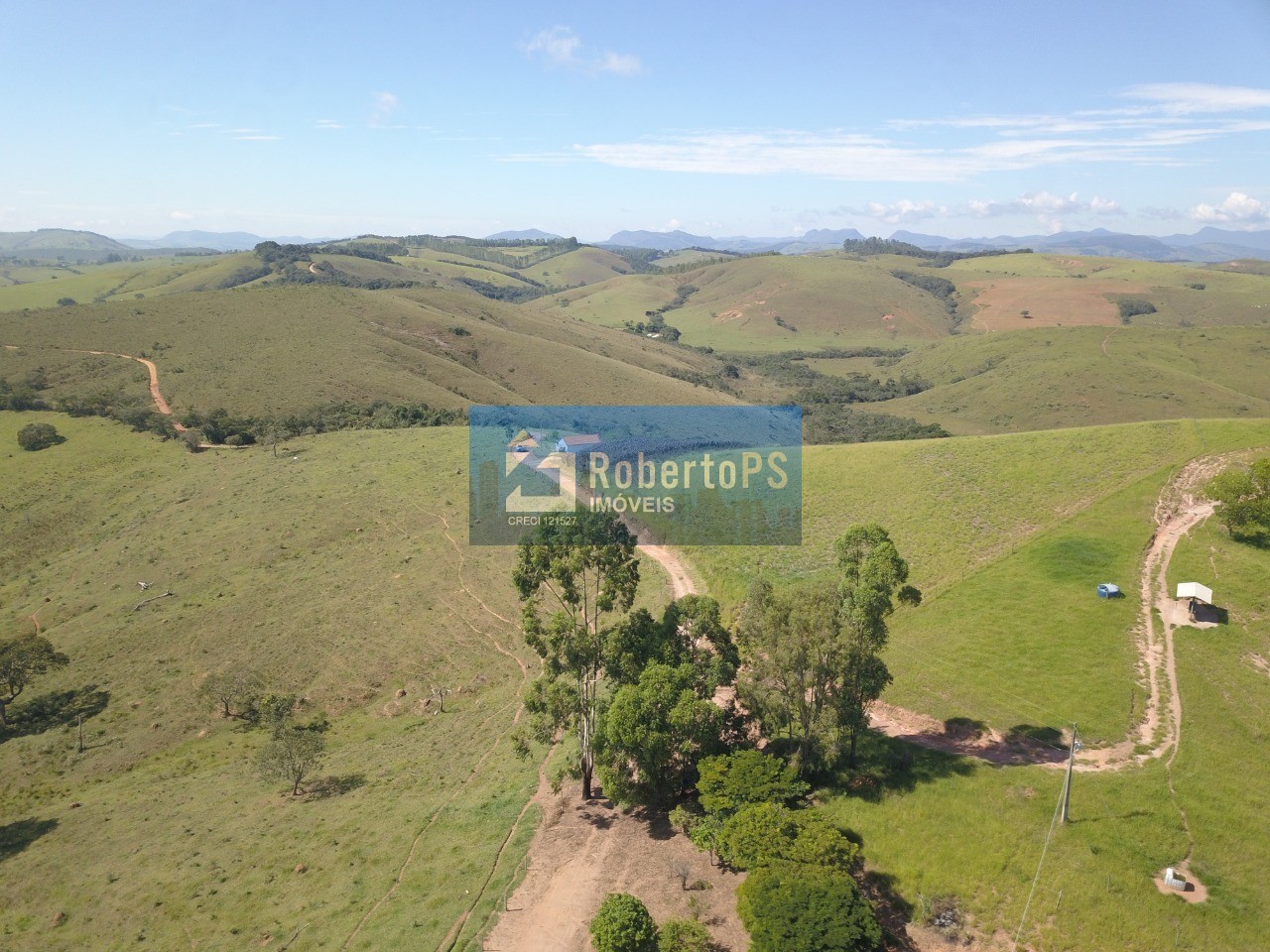 Fazenda de luxo à venda em serranos-mg: 3 quartos, 1 sala, 8